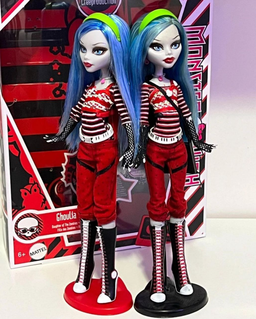 Monster High Creeproduction Ghoulia Yelps doll and first release
