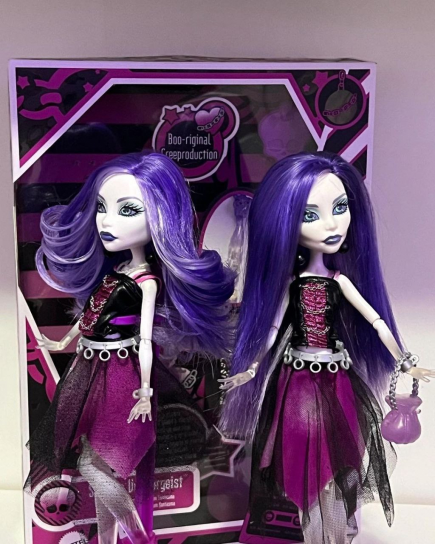 Comparison of Spectra Creeproduction (reproduction) doll with Spectra's doll from first release of Indonesia production