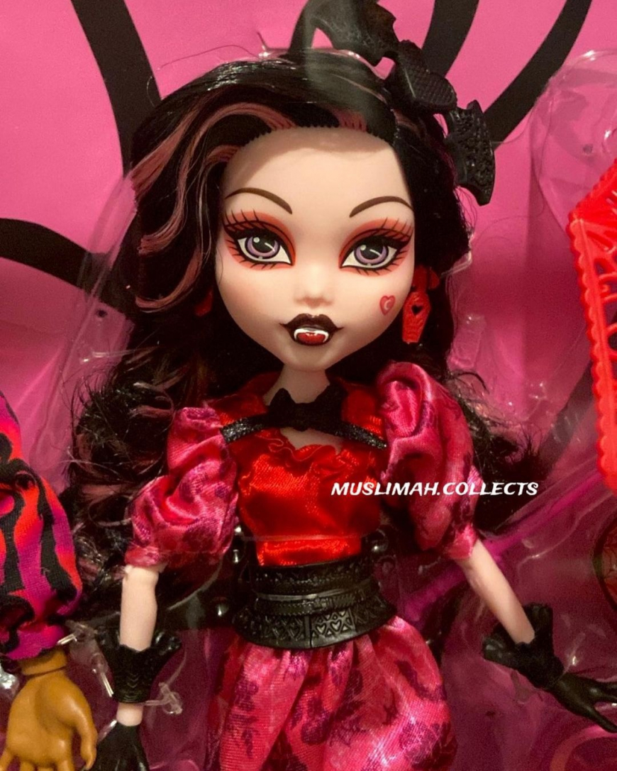 Monster High Howliday Love Edition Draculaura and Clawd 2 pack doll set 2024 in real life photos