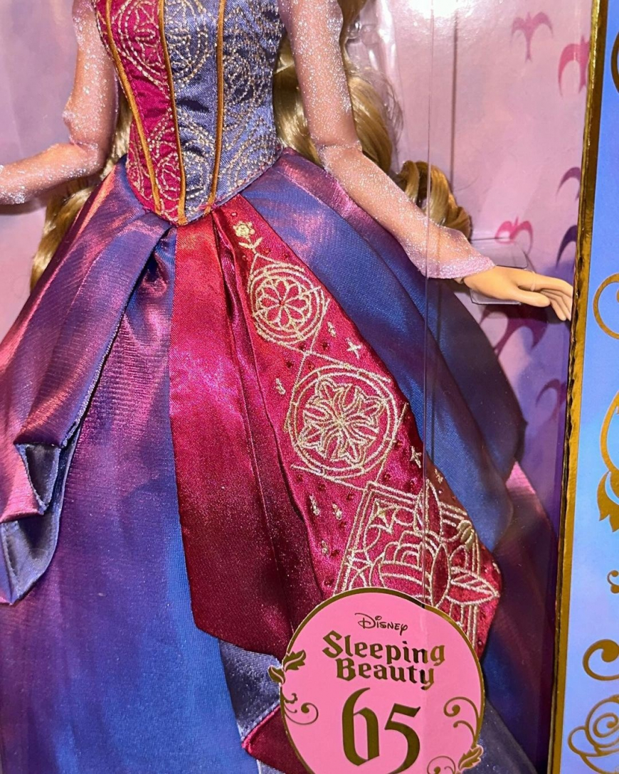 Disney Limited Edition Aurora Sleeping Beauty 65th anniversary doll photos