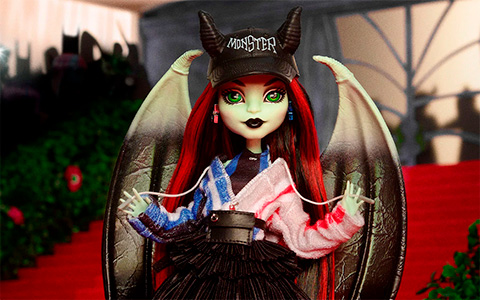 Mattel Monster High Howliday™: Winter Edition Draculaura™ Doll - FW22 - US