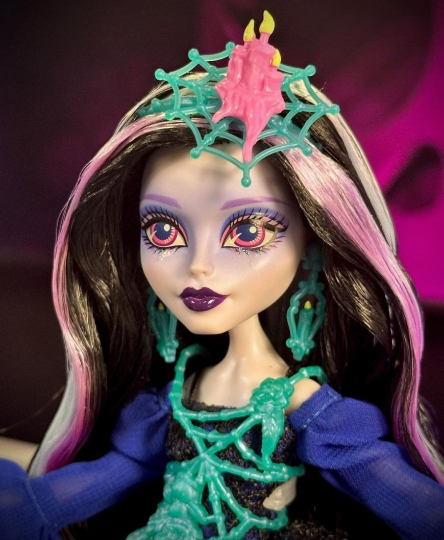 Monster High Lenore Loomington in real life photos