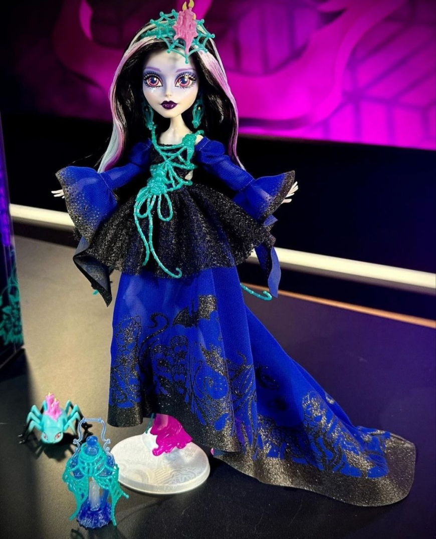 Monster High Lenore Loomington in real life photos