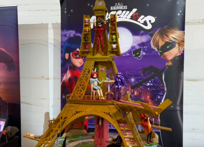 Miraculous Ladybug Paris Heroez Eiffel Tower Playset