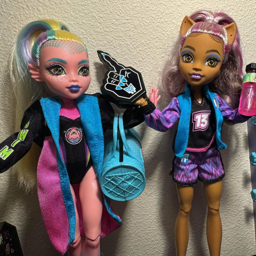 New Monster High G3 After Ghoul Activities playset with Lagoona and Clawdeen Wolf dolls photos