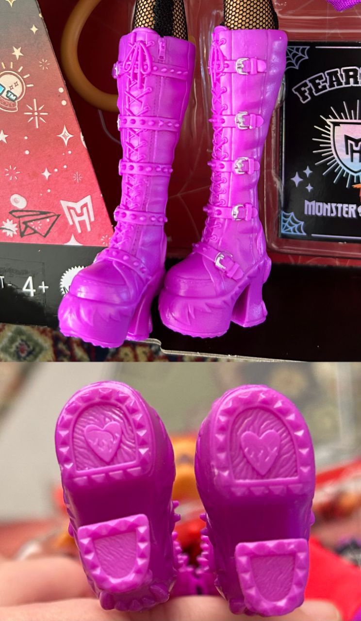 Monster High Fearbook out of the box photos