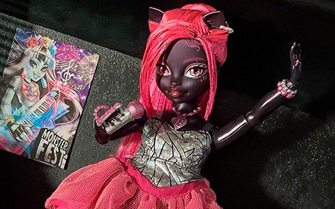 Monster High G3 Catty Noir doll stylized as G1 one