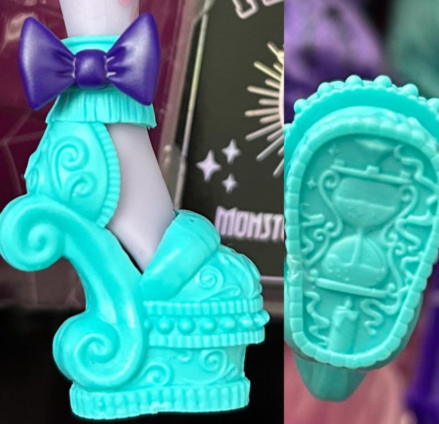 Monster High Fearbook out of the box photos