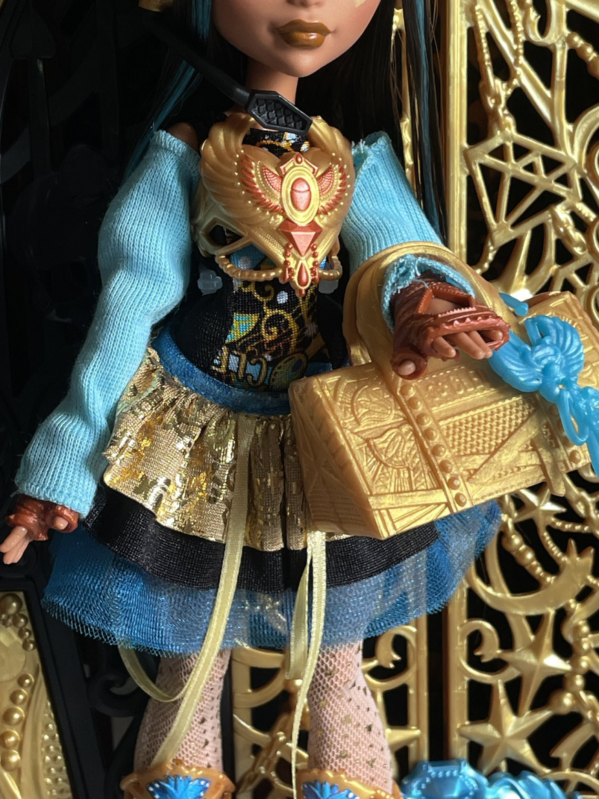 Monster High Skulltimate Secrets series 4 Monster Mysteries Cleo details