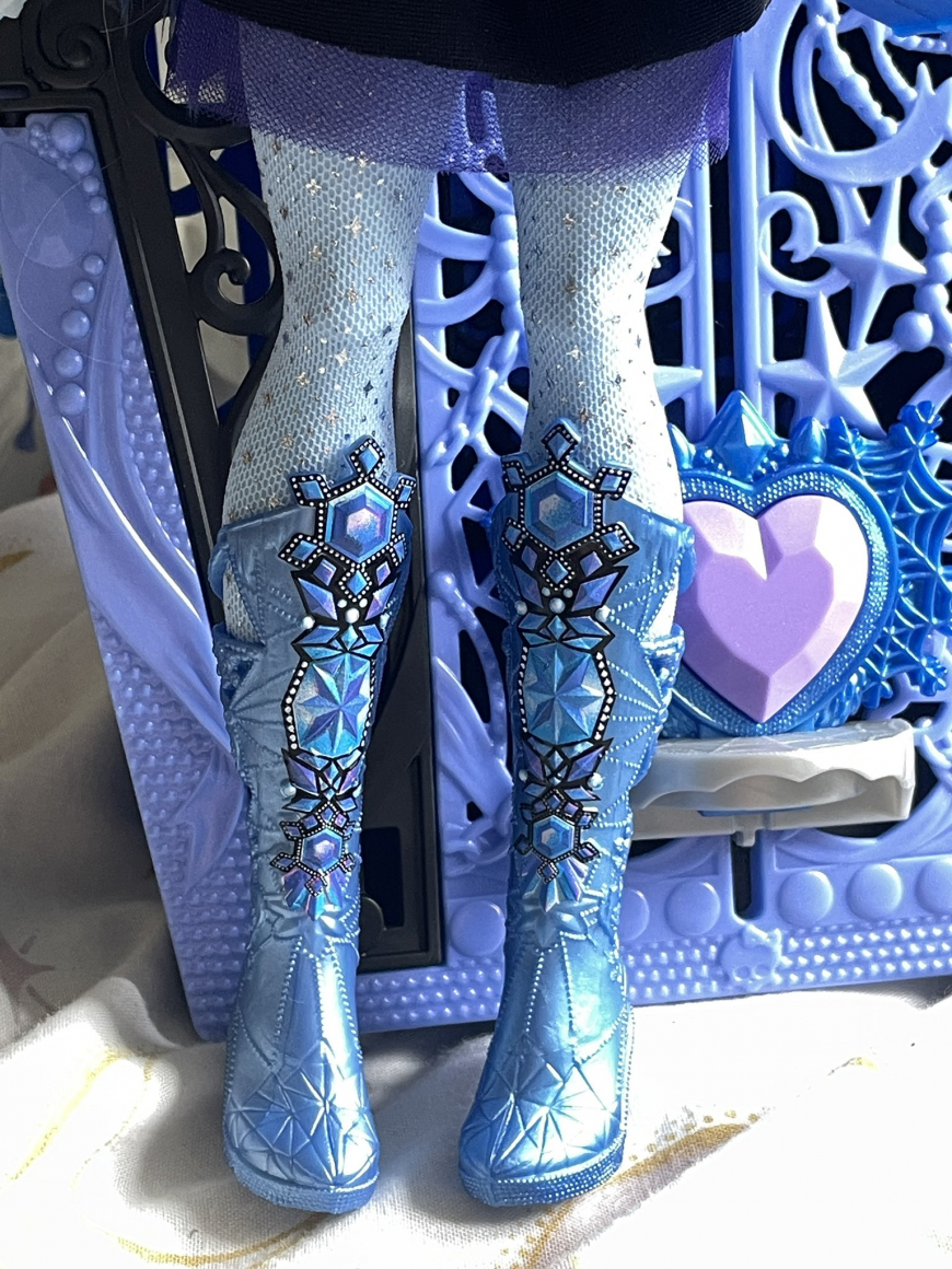 Monster High Skulltimate Secrets series 4 Monster Mysteries Abbey details