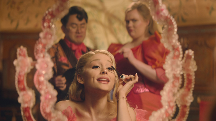 HD wallpapers Wicked movie 2024 with Ariana Grande as Glinda and Cynthia Erivo as Elphaba