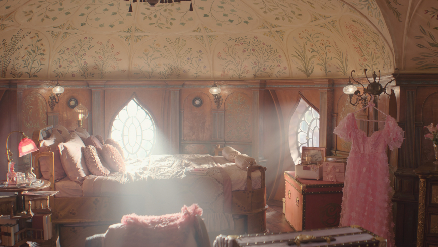 HD wallpapers Wicked movie 2024 with Ariana Grande as Glinda and Cynthia Erivo as Elphaba