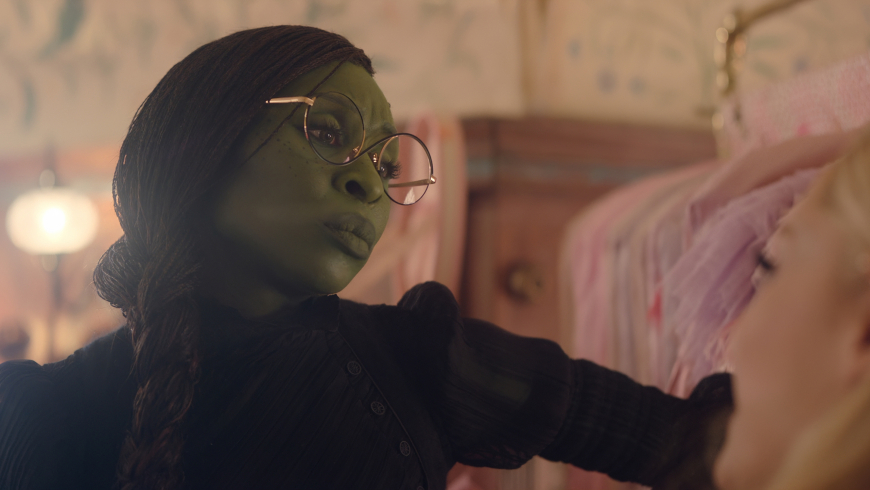 HD wallpapers Wicked movie 2024 with Ariana Grande as Glinda and Cynthia Erivo as Elphaba