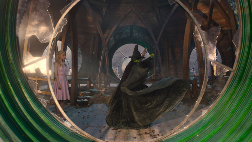 HD wallpapers Wicked movie 2024 with Ariana Grande as Glinda and Cynthia Erivo as Elphaba