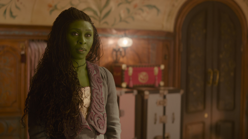 HD wallpapers Wicked movie 2024 with Ariana Grande as Glinda and Cynthia Erivo as Elphaba