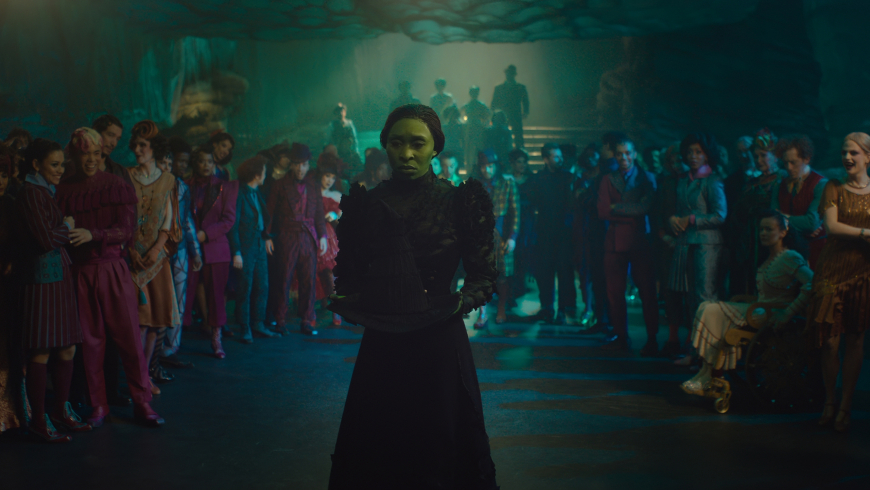 HD wallpapers Wicked movie 2024 with Ariana Grande as Glinda and Cynthia Erivo as Elphaba