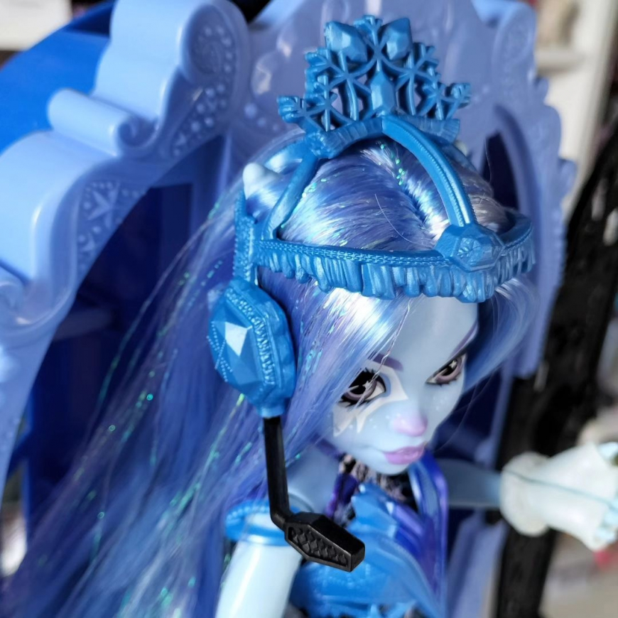 Monster High Skulltimate Secrets series 4 Monster Mysteries Abbey doll out of the box