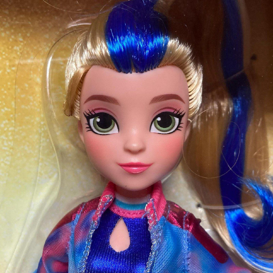 Unicorn Academy Isabel faslhion doll in real life photos