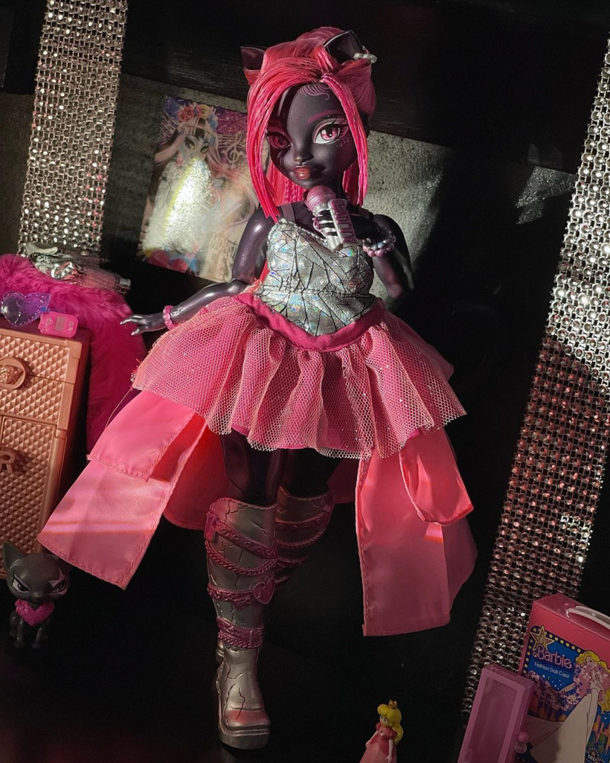 G3 Catty Noir doll stylized as G1 one