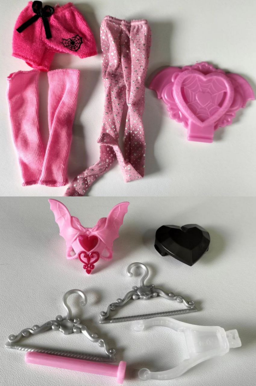 Monster High Skulltimate Secrets series 4 Monster Mysteries Draculaura's doll details photos