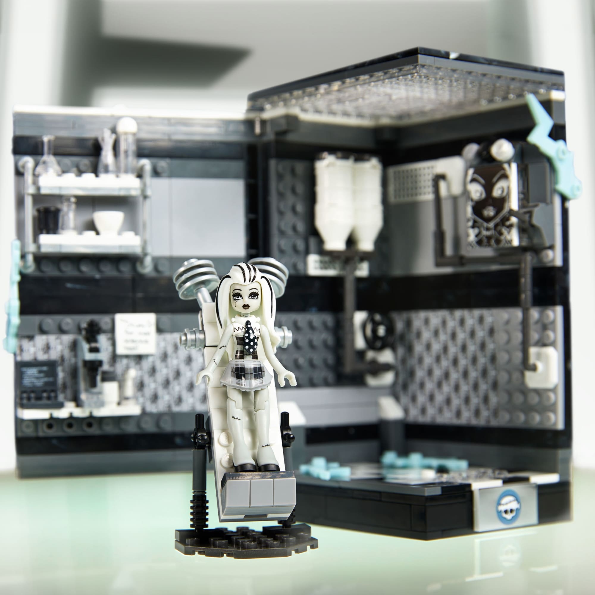 Monster High ComicCon 2024 Frankie Stein Book Lab Mega Adult Builder