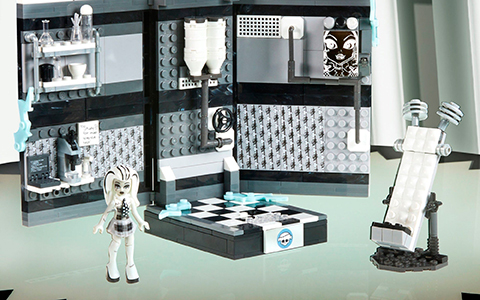 Monster High Comic-Con 2024 Frankie Stein Boo-k Lab Mega Adult Builder
