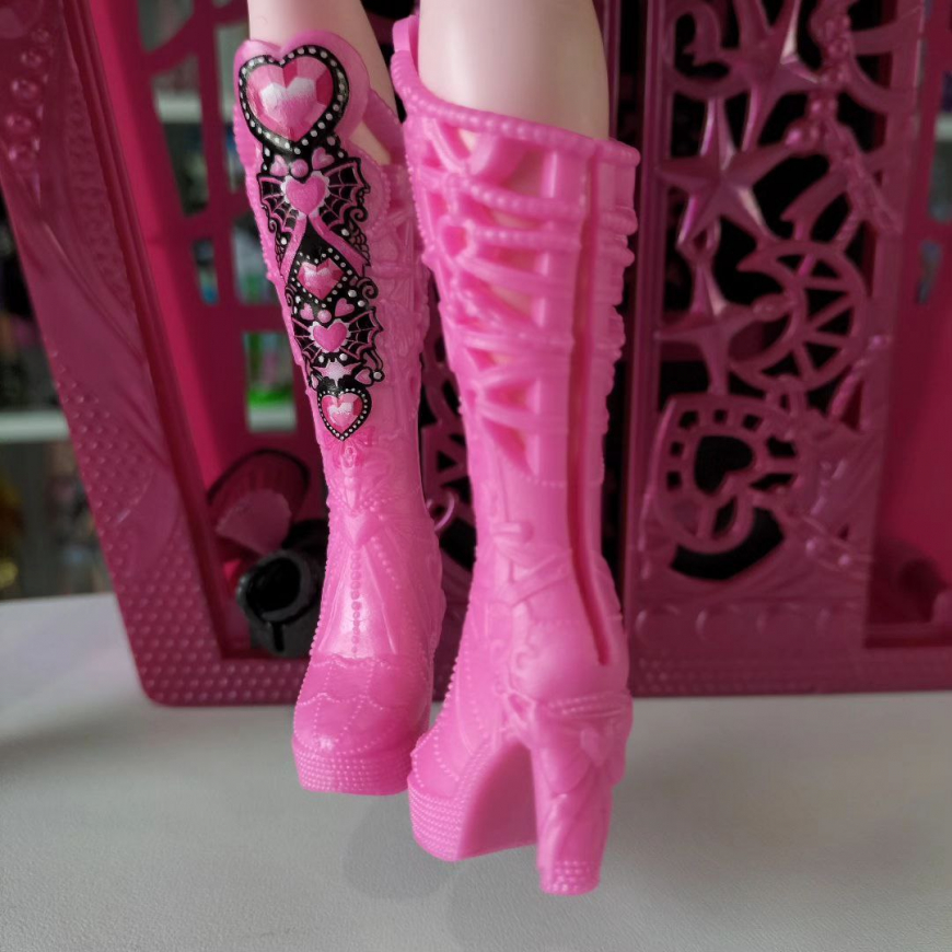 Monster High Skulltimate Secrets series 4 Monster Mysteries Draculaura's doll details photos