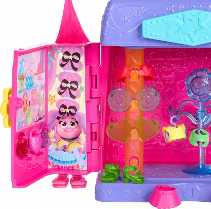 Mattel Trolls Fun Fair Surprise Fairtastic Fashion Boutique Playset with Queen Poppy