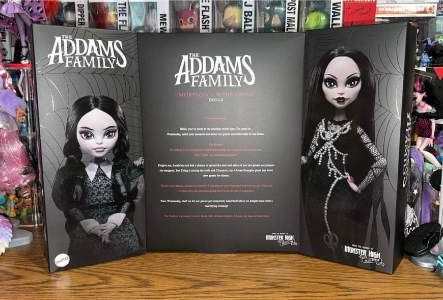 Monster High Skullector Addams Family 2-pack dolls Wednesday and Morticia Addams in real life photos