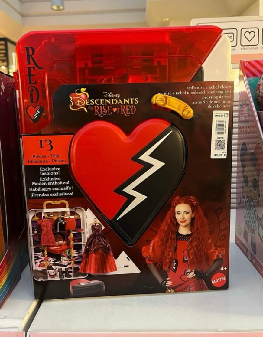 First look at Red's Rise and Rebel Closet playset with fashions