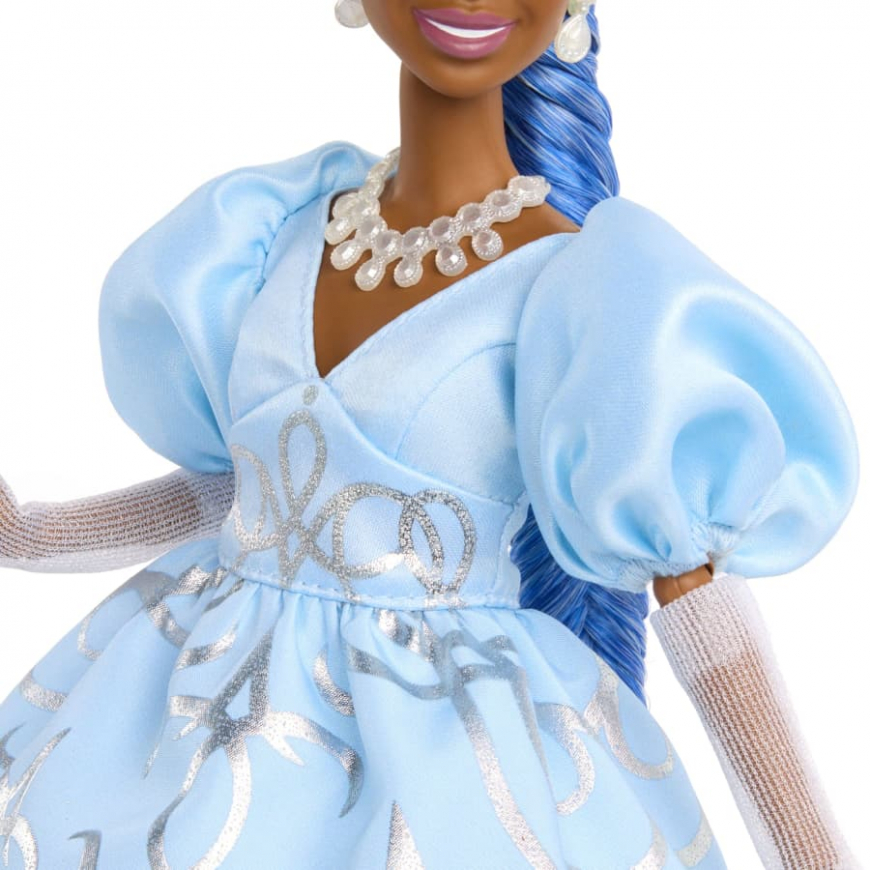 Disney Descendants The Rise of Red Queen Cinderella doll