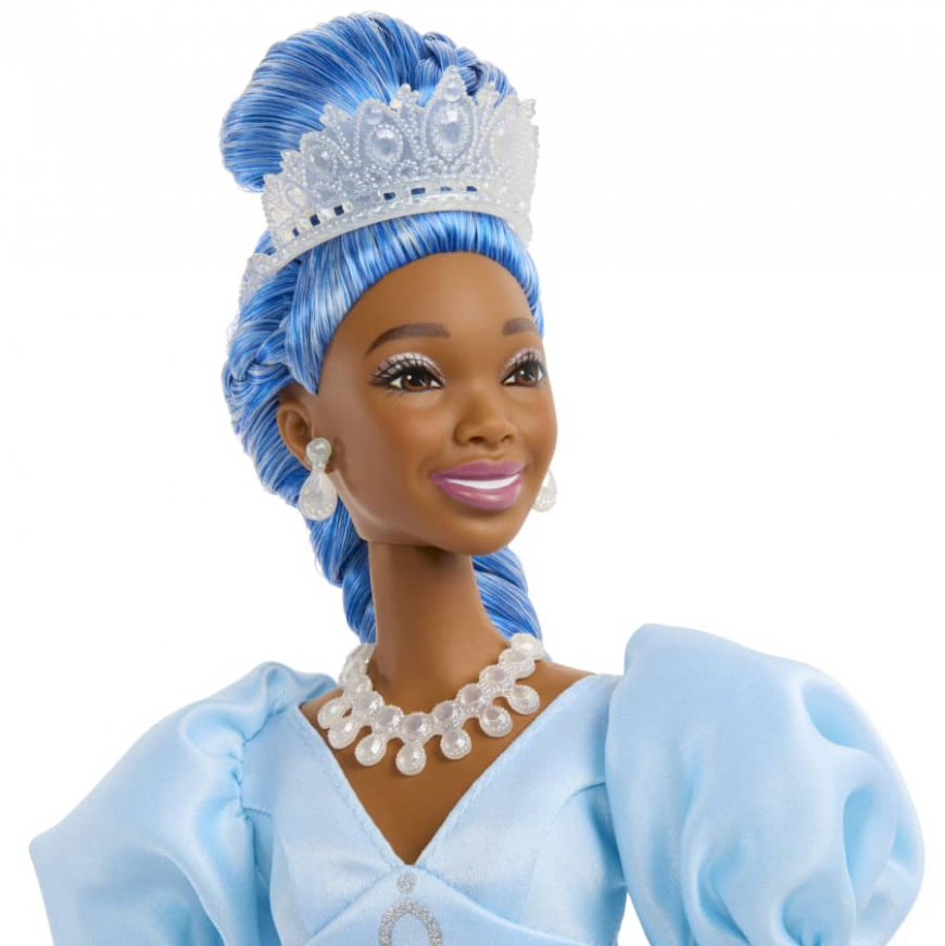 Disney Descendants The Rise of Red Queen Cinderella doll