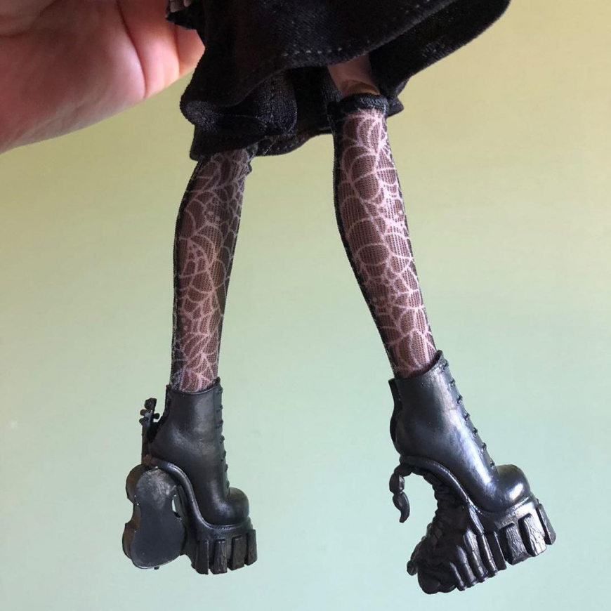 Monster High Wednesday Netflix doll out of the box photos