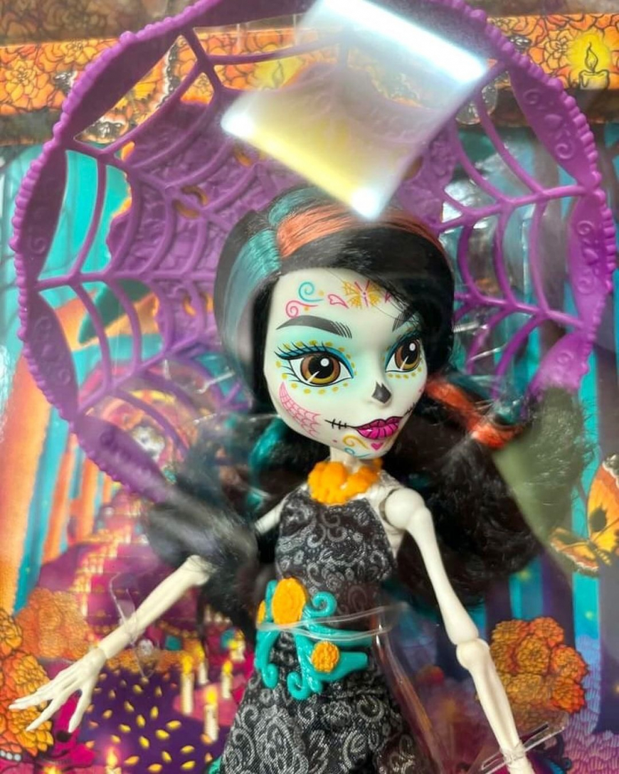 Monster High Howliday Dia De Muertos Skelita Calaveras 2024 doll in real life photos