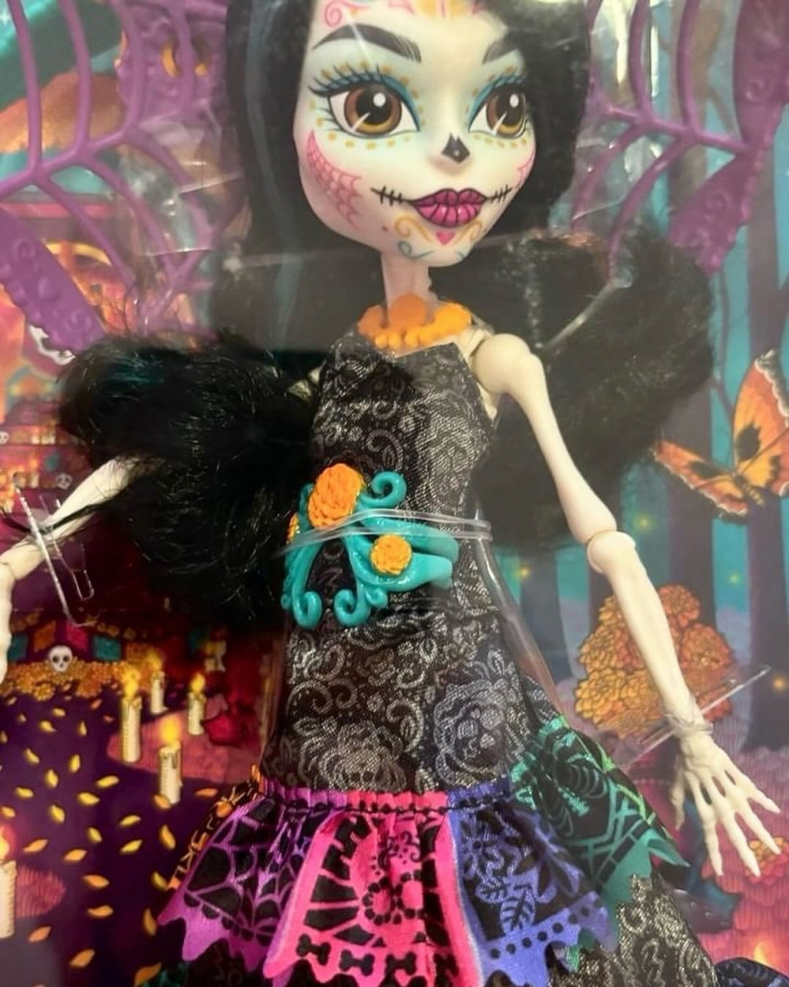 Monster High Howliday Dia De Muertos Skelita Calaveras 2024 doll in real life photos