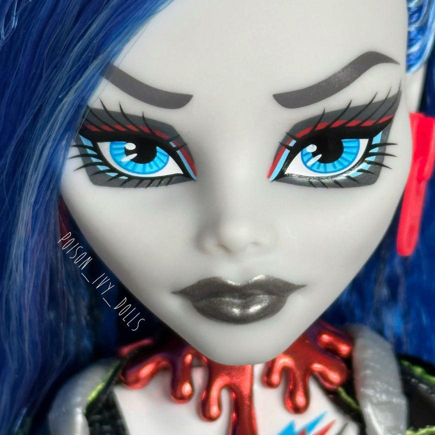 A comparison of the old and new Deadfast Ghoulia Yelps doll