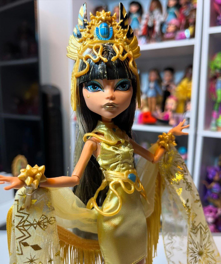 Monster High Howliday Winter Edition Cleo De Nile doll 2024 in real life photos