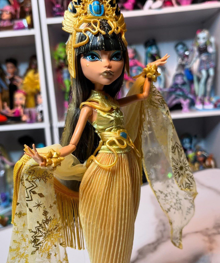Monster High Howliday Winter Edition Cleo De Nile doll 2024 in real life photos