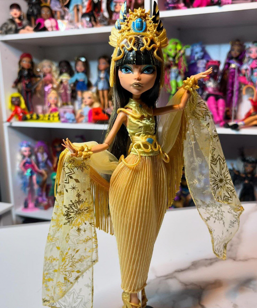 Monster High Howliday Winter Edition Cleo De Nile doll 2024 in real life photos