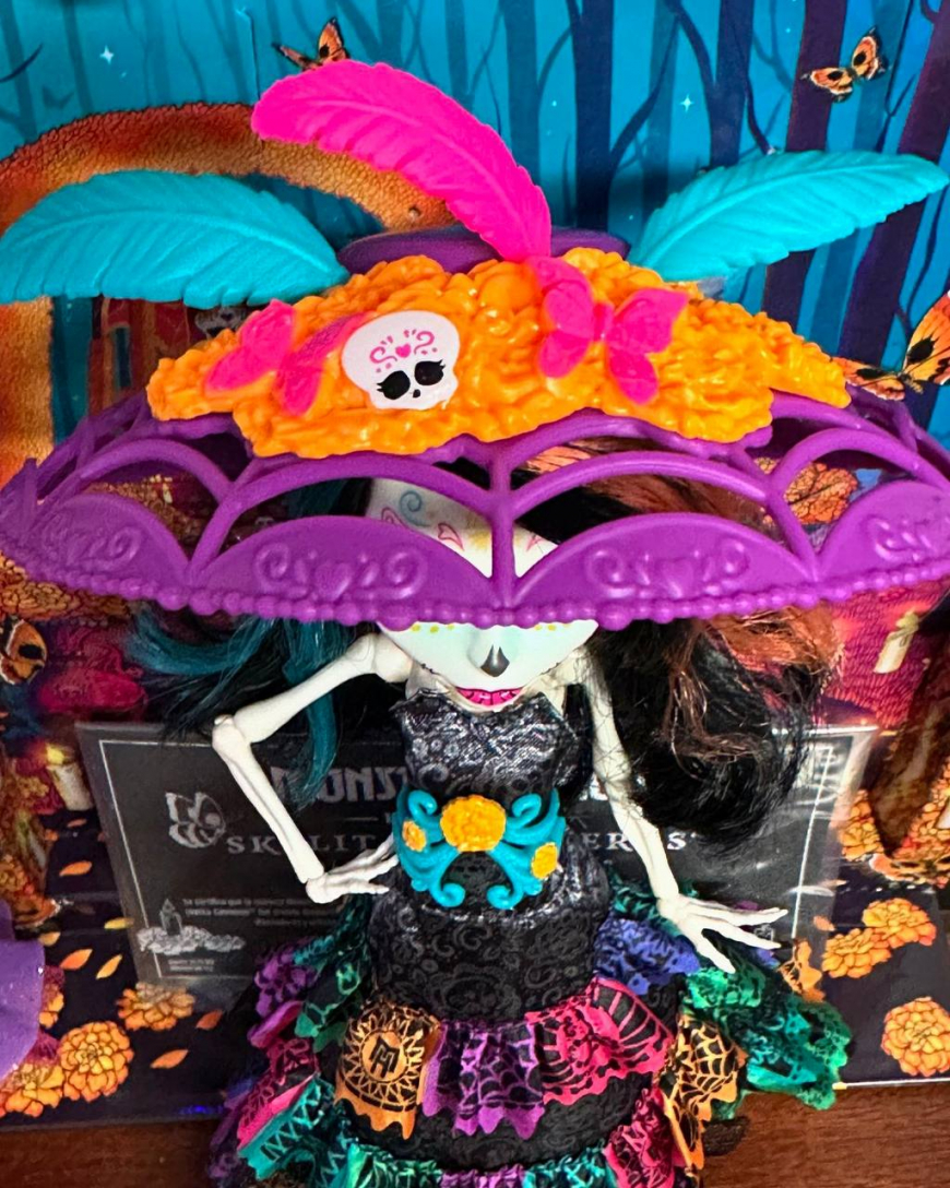 Monster High Howliday Dia De Muertos Skelita Calaveras 2024 doll irl photos