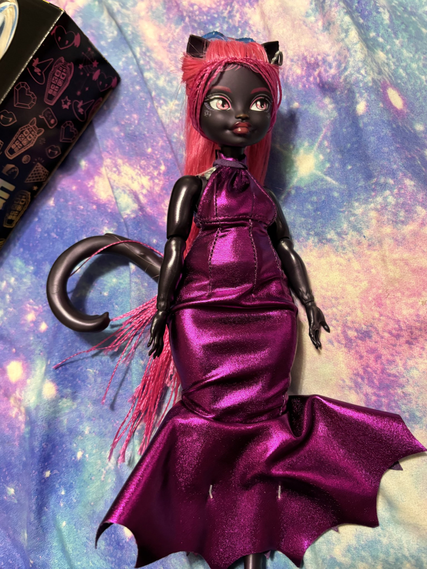 Tara Toys Monster High Fangtastic Fashion Designer - Doll Dress Outfit Kit in real life photos