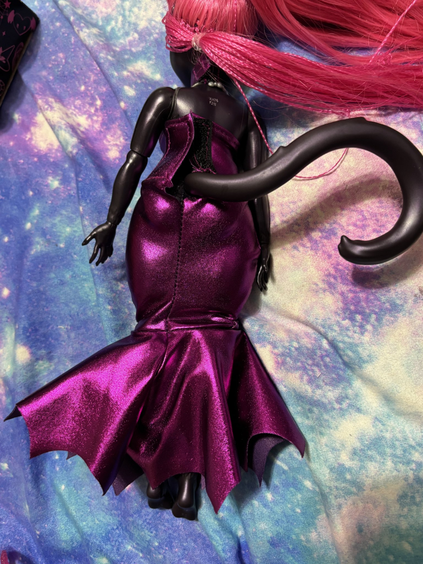 Tara Toys Monster High Fangtastic Fashion Designer - Doll Dress Outfit Kit in real life photos