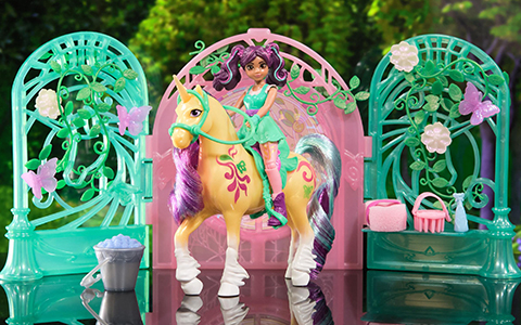 Unicorn Academy Ava Doll & Color-Change Leaf Unicorn Stall Playset