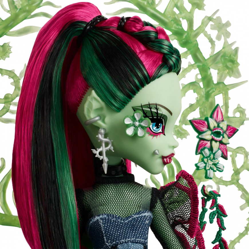 Monster High Skullector Venus McFlytrap doll