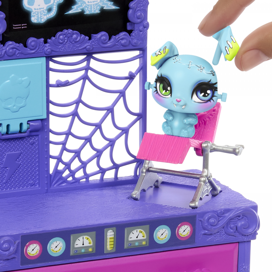 Monster High Make-A-Monster Pet Playset with Frankie Stein Doll