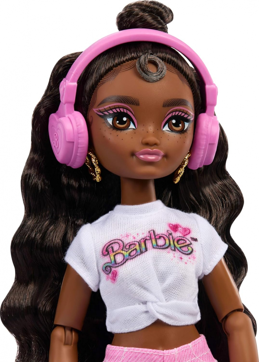 Barbie Dream Besties Skate Party Roller Skating Brooklyn doll