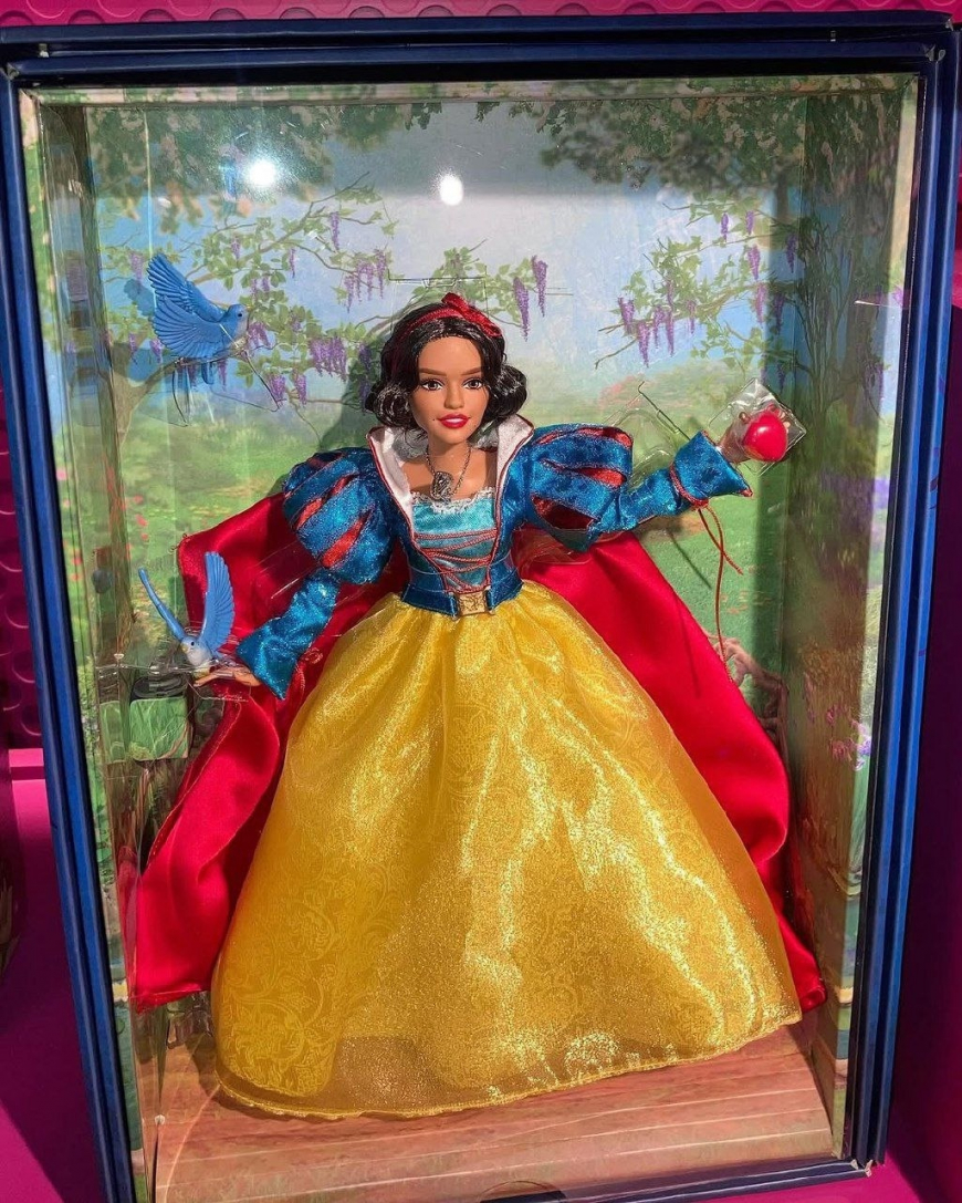 Disney Snow White 2025 live action movie deluxe doll from Mattel