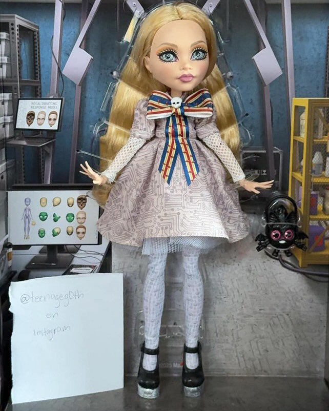 Monster High Skullector M3GAN movie doll irl photos
