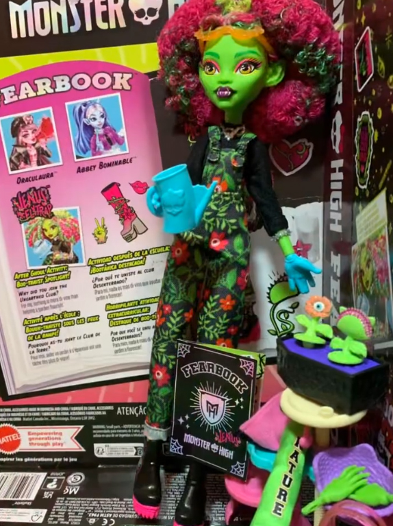 Monster High Fearbook Venus doll in real life photos