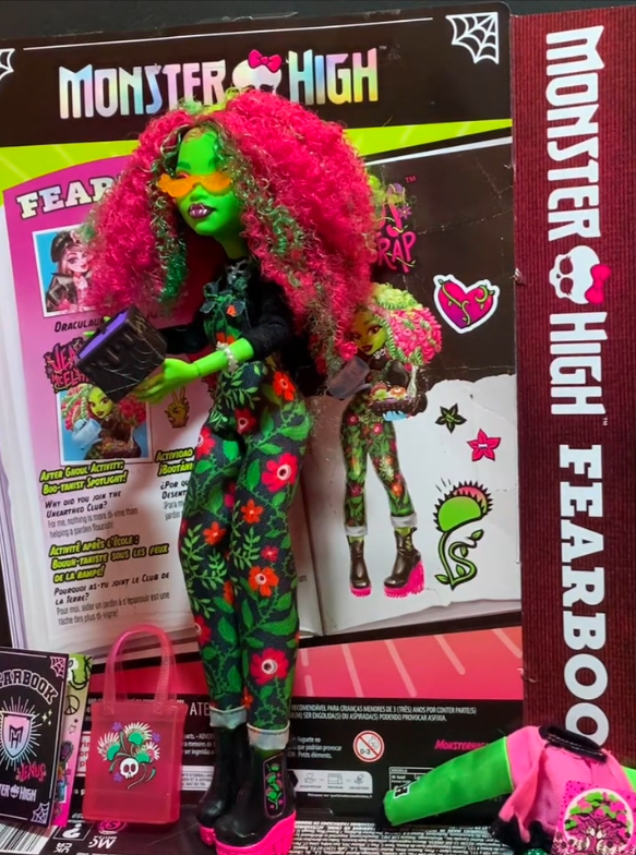 Monster High Fearbook Venus doll in real life photos